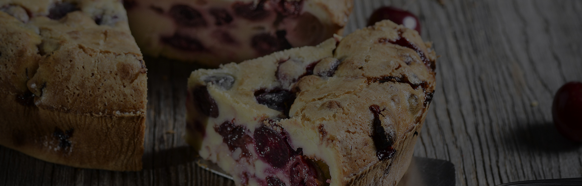 Tarte aux cerises cuite au four à bois